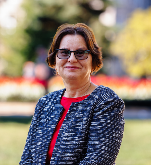 Headshot of Claudia Petrescu